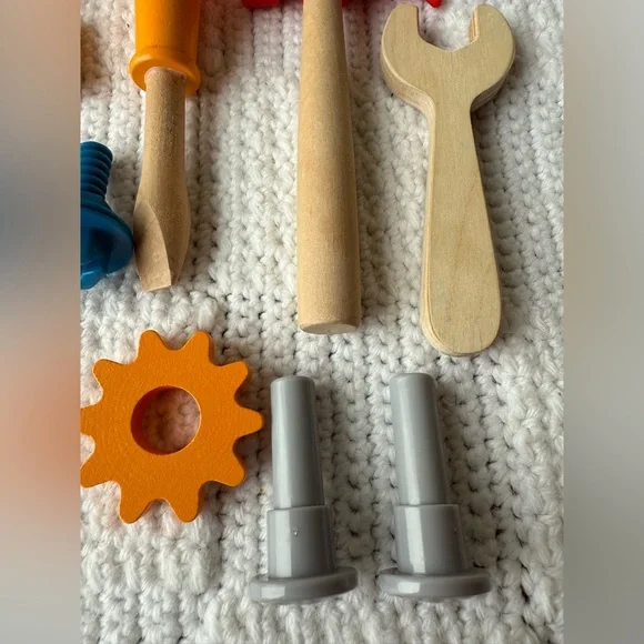 Hape Fix-It Wooden Tool Box - Picture 5 of 11